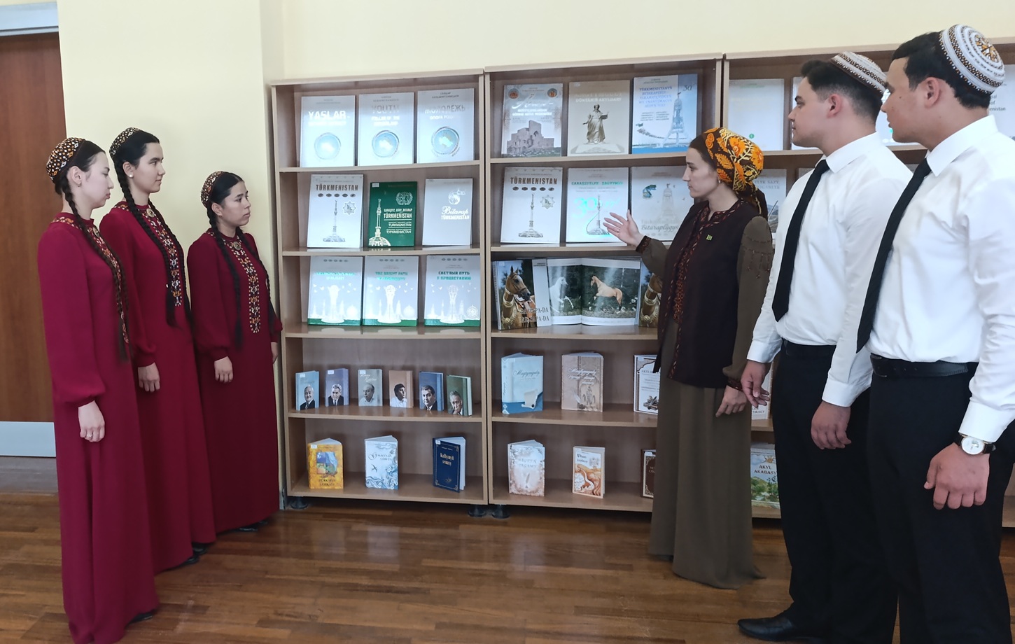 Garaşsyzlyk Galkynyşyň binasy-bedew atlar dillermiziň senasy